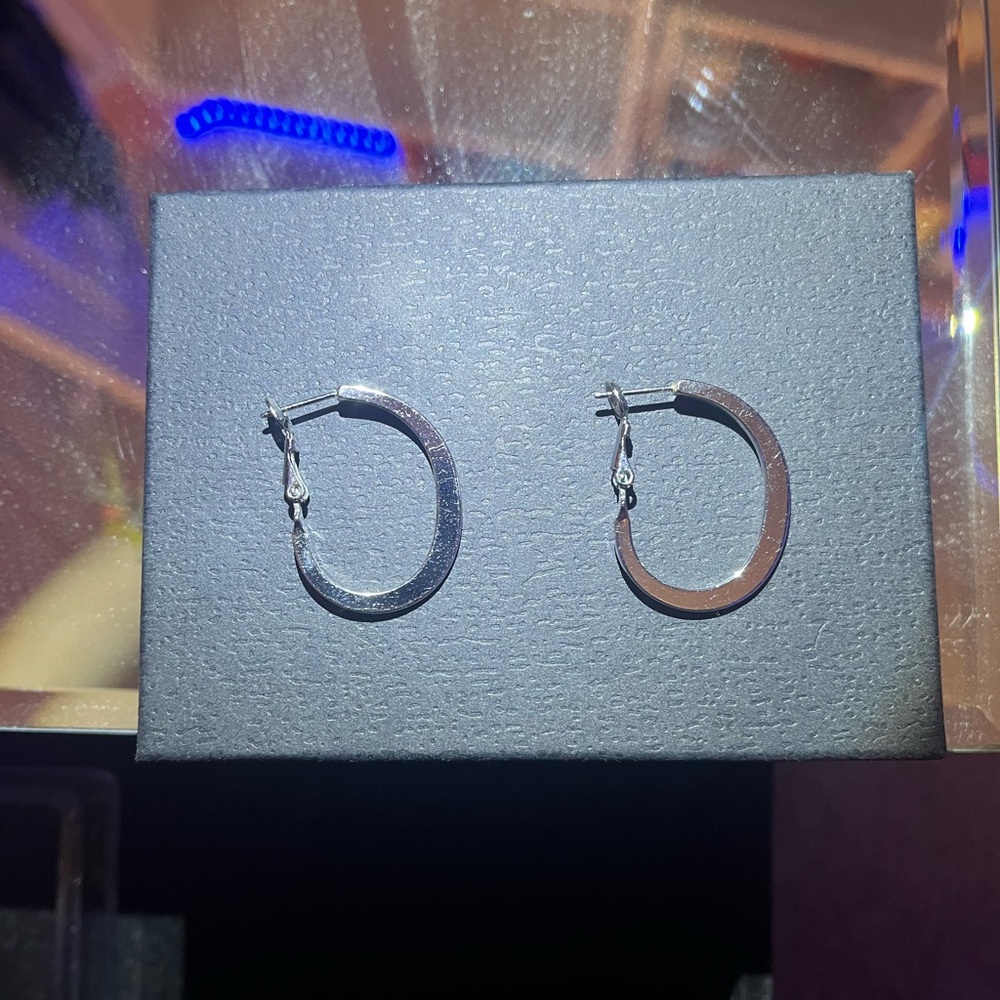 Silver earrings - Picture 2 of 2